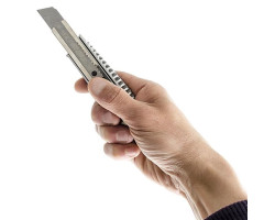 Нож с отломным лезвием 18 мм, с металлической направляющей, противоскользящий корпус INTERTOOL HT-0504-foto2