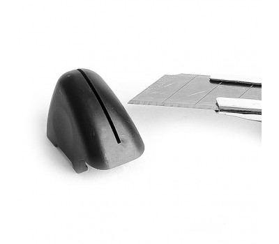 Нож с отломным лезвием 18 мм, металлическая направляющая, противоскользящий корпус, дробилка INTERTOOL HT-0506